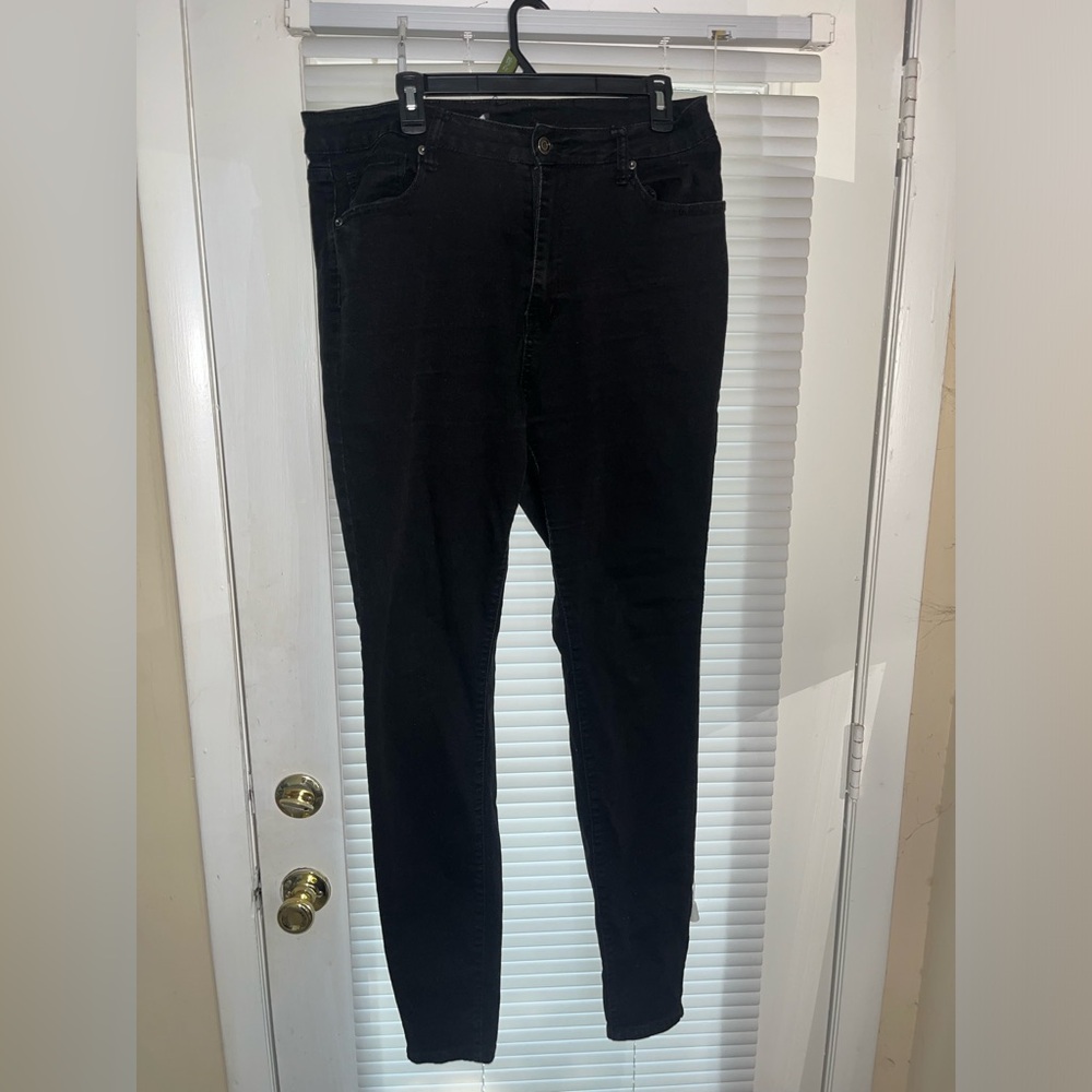 Fashion Nova Black Jeans 2XL 
Gently Worn